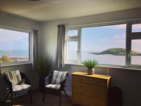 Sea Spirit - Sweeping Sea Views first floor spacious modern apartment in Looe- with FREE parking!
